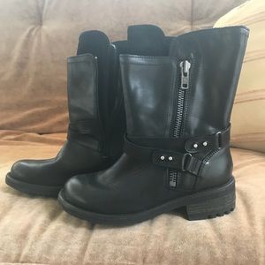 Bull Boxer mid boots size 7 fits like 6.5